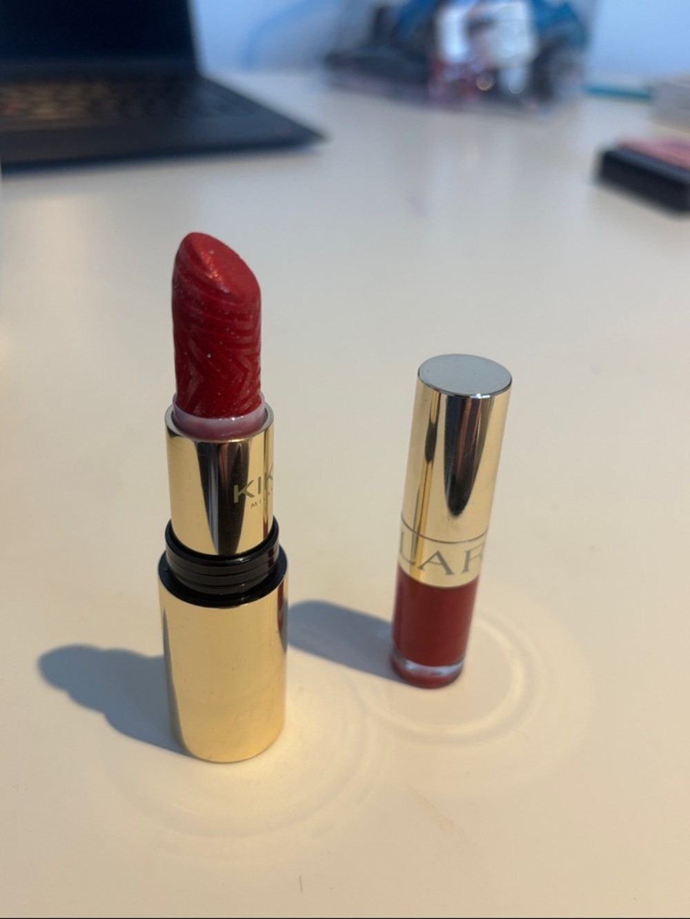 Clarins Red lip confort oil + KIKO joyful holiday sparkling